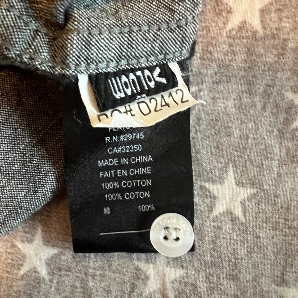 Volcom long sleeve / button up / gray textured / … - image 6